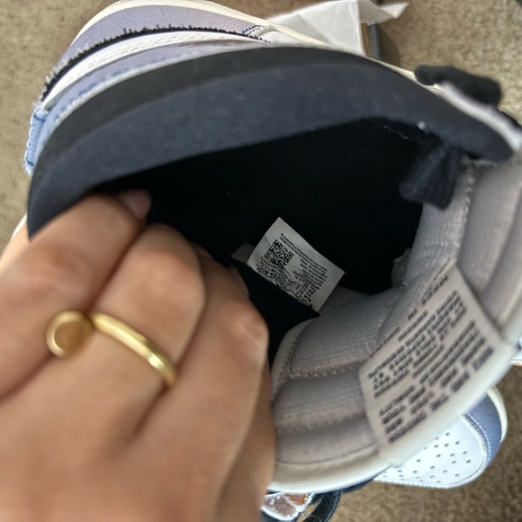 Sunset Jordan 1s - Picture 3 of 11